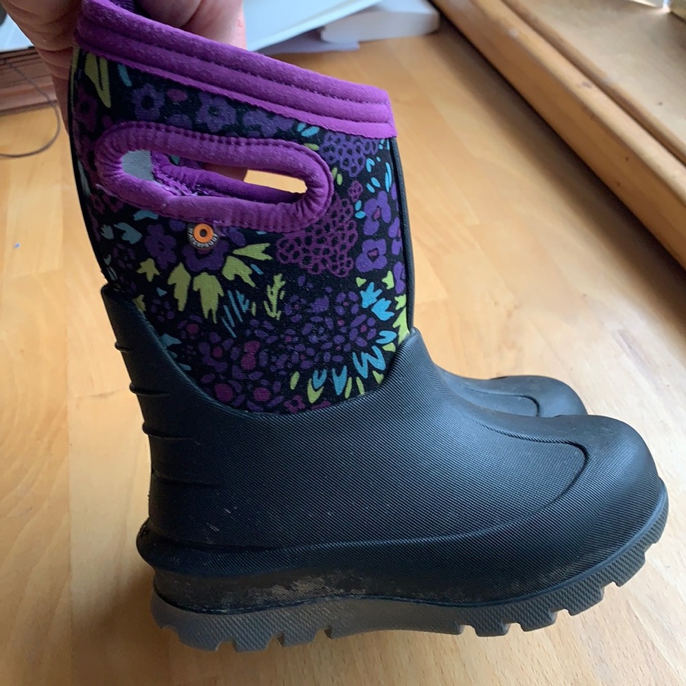Girls Bogs size 8 winter boots